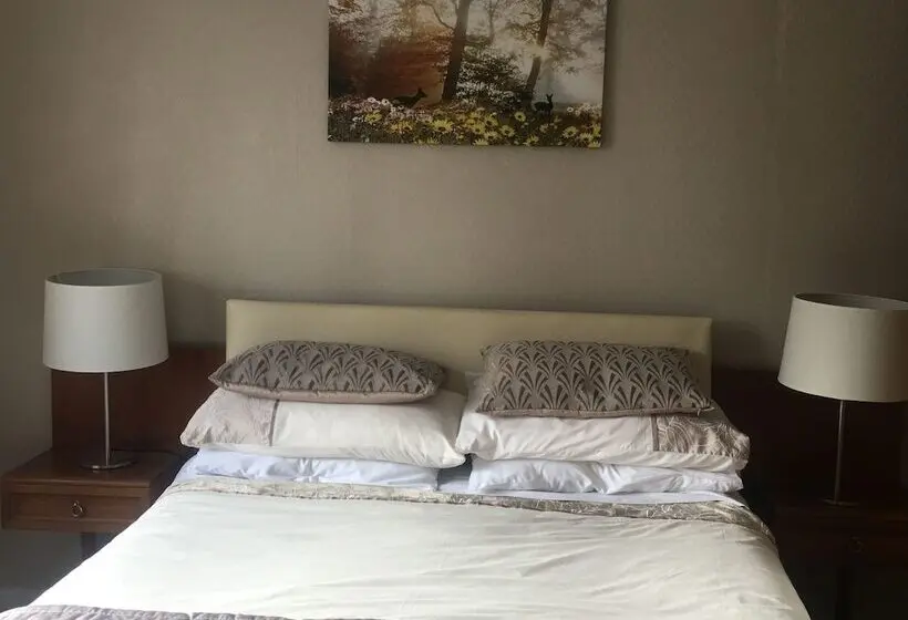 Standard Room, Ferrybridge