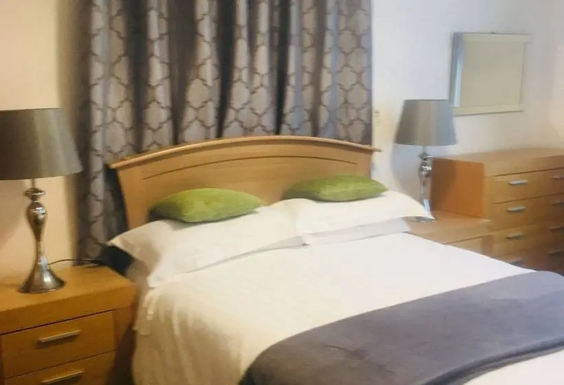 Standard Room, Ferrybridge