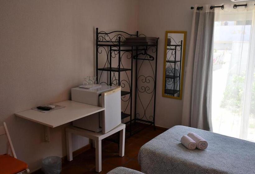Номер Стандарт с Террасой, Alojamentos Vitinho   Vila Nova Milfontes