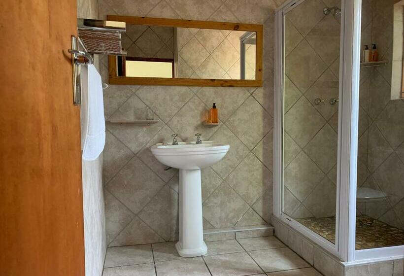 Семейный Номер, Mountain Dew Guest House