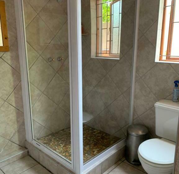 اتاق خانوادگی, Mountain Dew Guest House