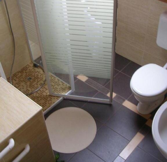 اتاق استاندارد با چشم‌انداز باغ, Cyrano Vendégház