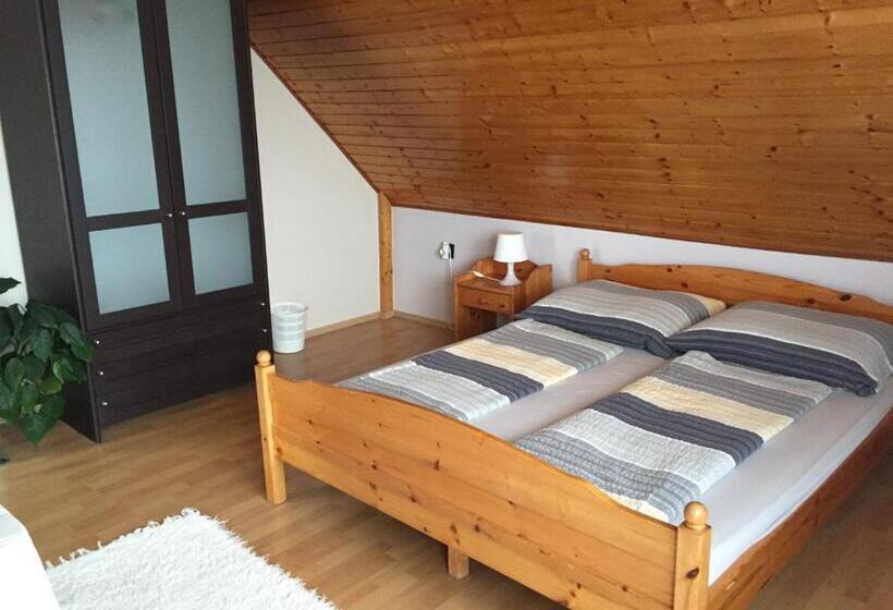 سوئیت 2 خوابه, Cyrano Vendégház