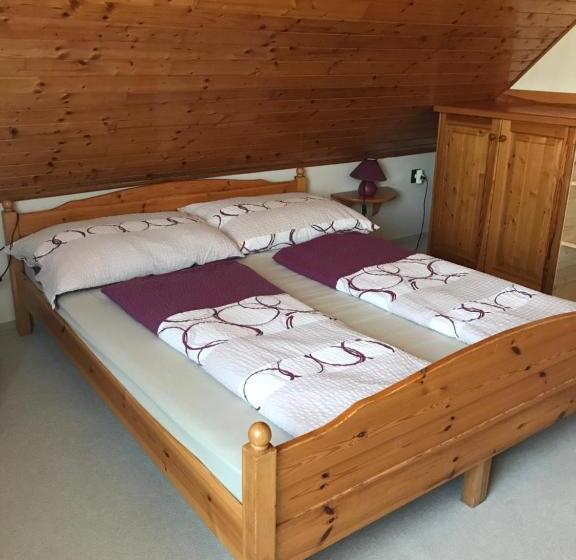 سوییت خانوادگی, Cyrano Vendégház