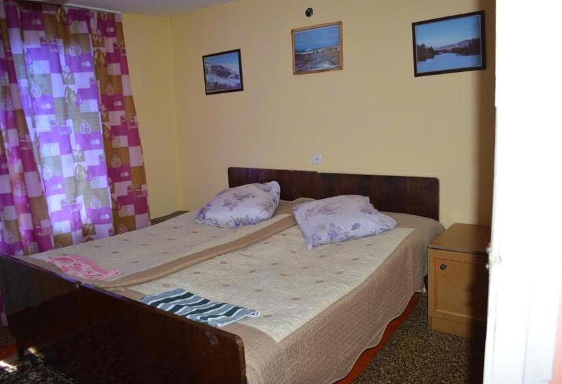 اتاق استاندارد سه نفره, Guest House On Derbisheva