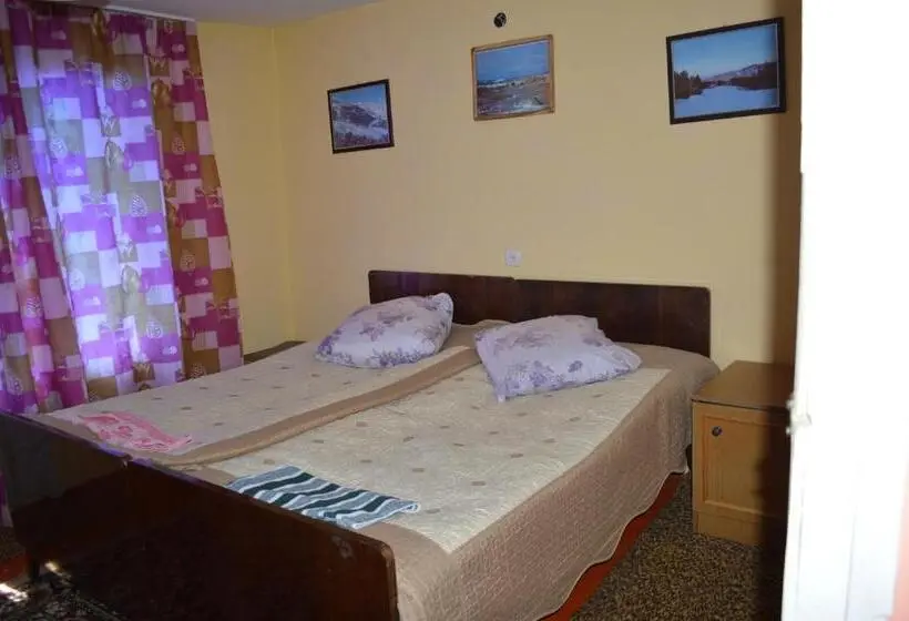 اتاق استاندارد سه نفره, Guest House On Derbisheva