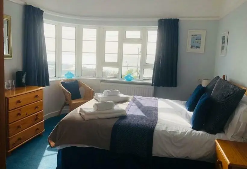 اتاق استاندارد با چشم‌انداز دریا, The Yacht Inn