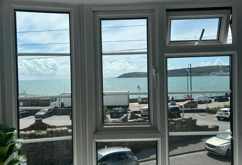 اتاق استاندارد با چشم‌انداز دریا, The Yacht Inn