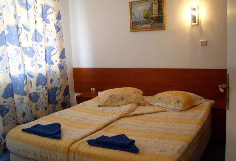 اتاق خانوادگی, Guest House Markovi