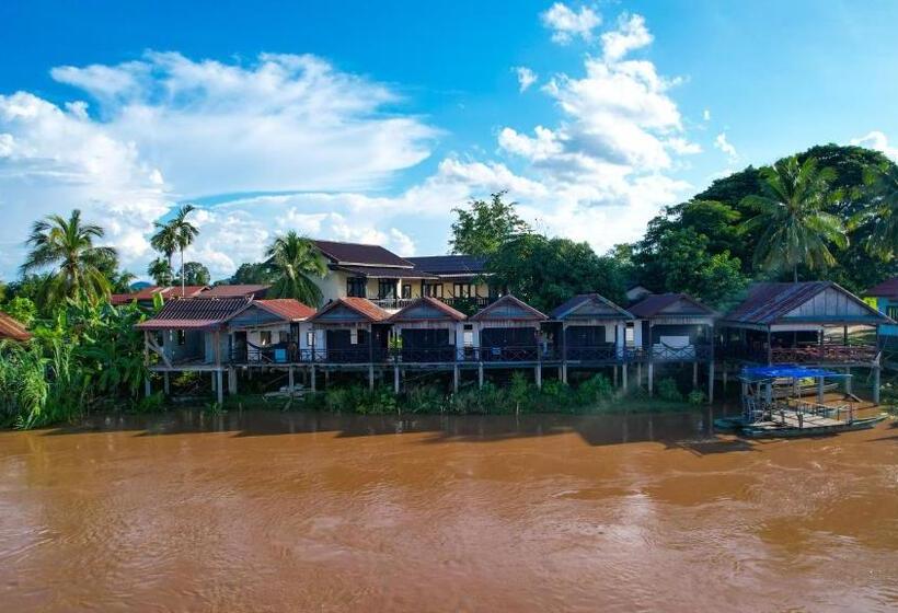 스탠다드 룸 강 전망, Mr Tho S Bungalows