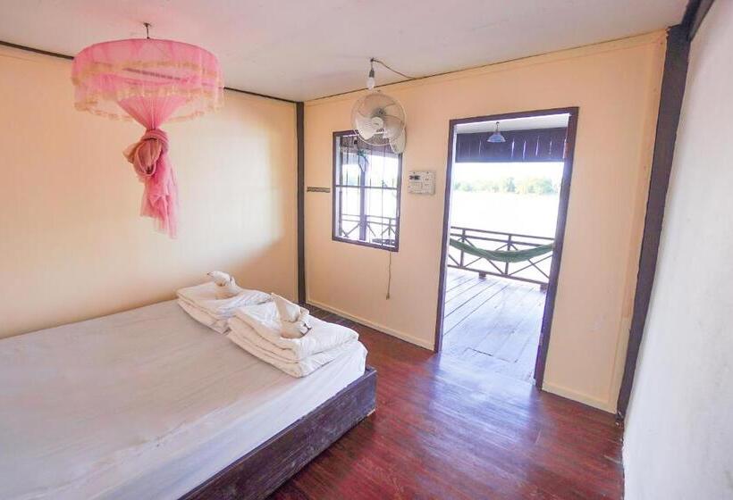 스탠다드 룸 강 전망, Mr Tho S Bungalows