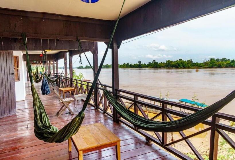 스탠다드 룸 강 전망, Mr Tho S Bungalows