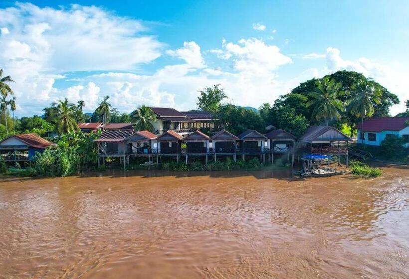 스탠다드 룸 강 전망, Mr Tho S Bungalows