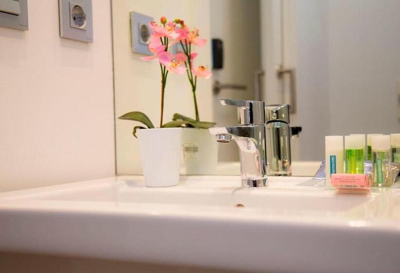 اتاق استاندارد با بالکن, Hab Urban Hostel