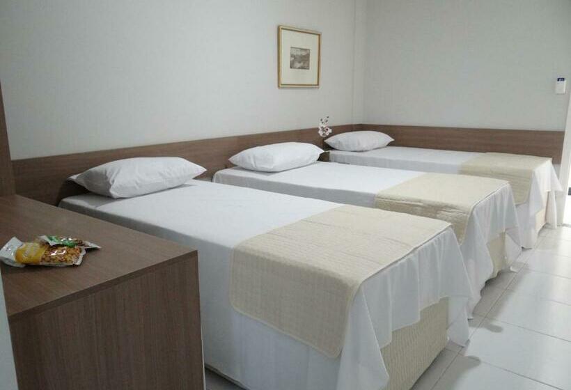 חדר סטנדרט לשלושה, Vó Ita