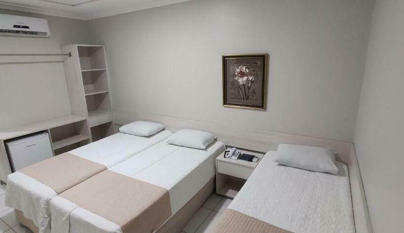 חדר סטנדרט לשלושה, Vó Ita