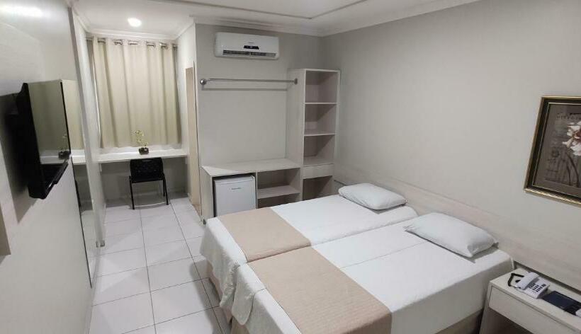 חדר סטנדרט לשלושה, Vó Ita