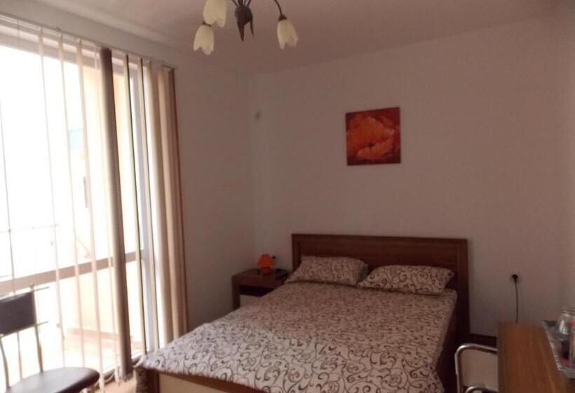 Апартаменты 1 Спальня с Террасой, Guest House Nedelchevi