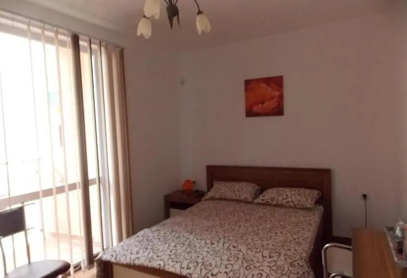 آپارتمان 1 خوابه با تراس, Guest House Nedelchevi