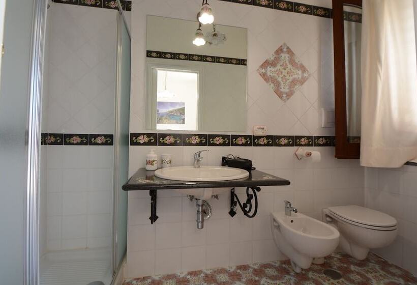 חדר אקונומי, Il Paradiso Di Hyele