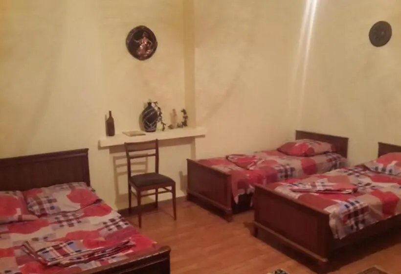 سوییت خانوادگی, Lemon Family Guesthouse