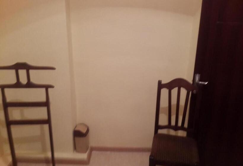 اتاق استاندارد سه تخته با بالکن, Lemon Family Guesthouse