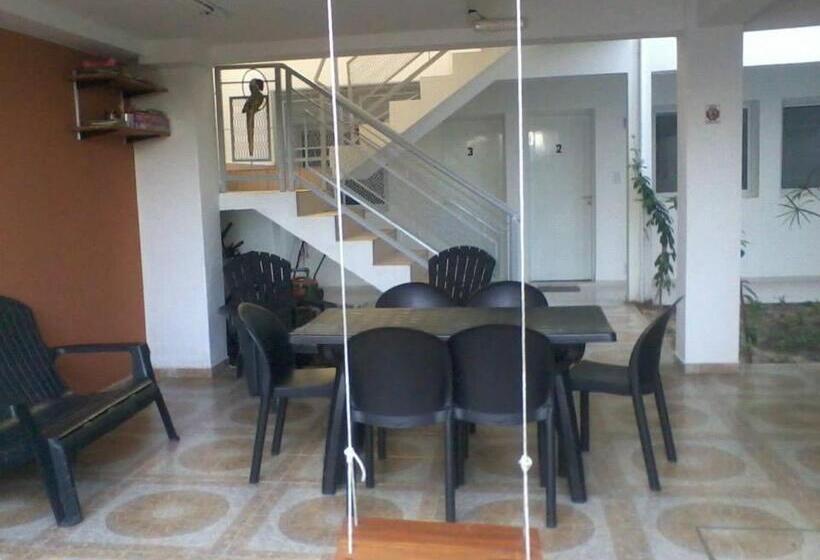 آپارتمان خانوادگی, Hanna Apart