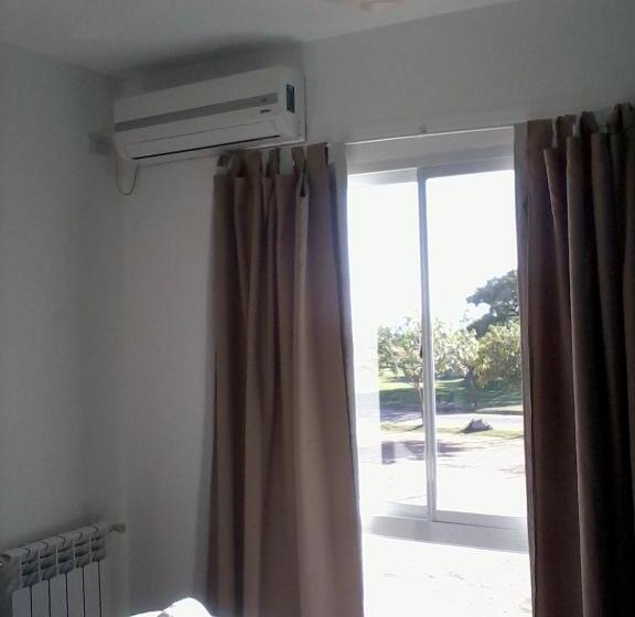 آپارتمان خانوادگی, Hanna Apart