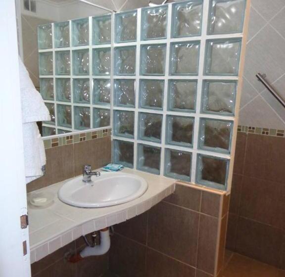 آپارتمان خانوادگی, Hanna Apart