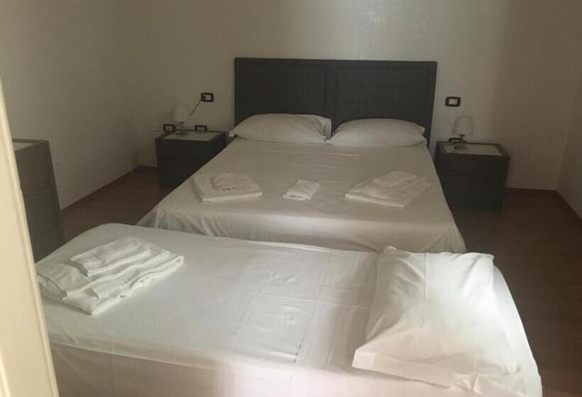 חדר דלוקס לשלושה, Stelmalu