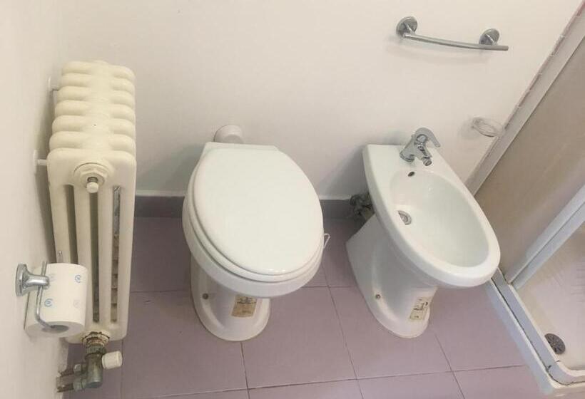 חדר סופריור לארבעה, Stelmalu