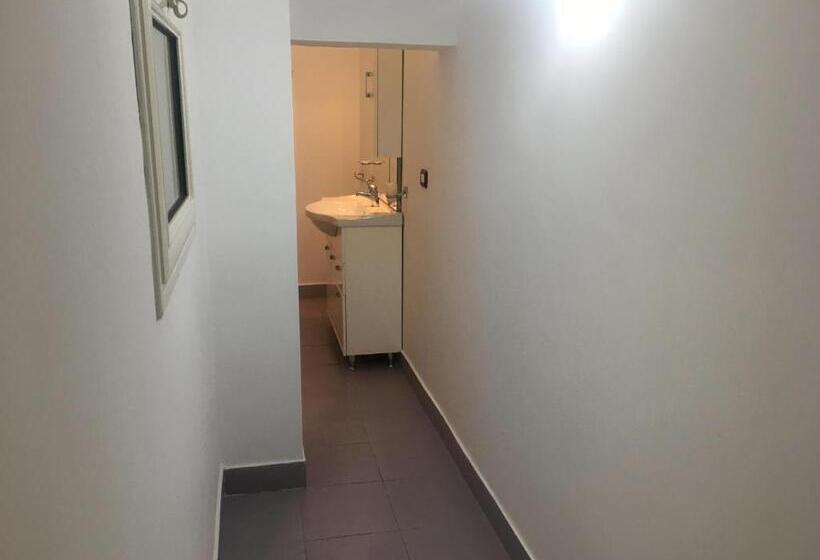 חדר סופריור לארבעה, Stelmalu