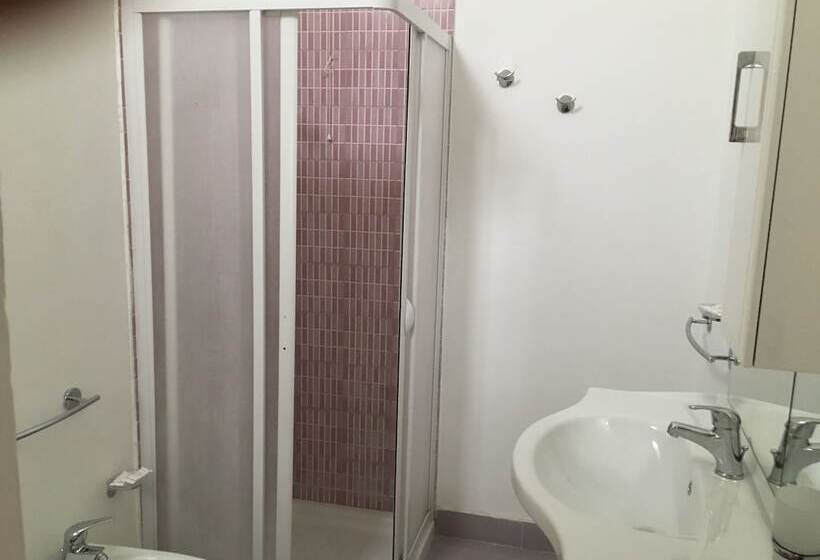 חדר סופריור לארבעה, Stelmalu