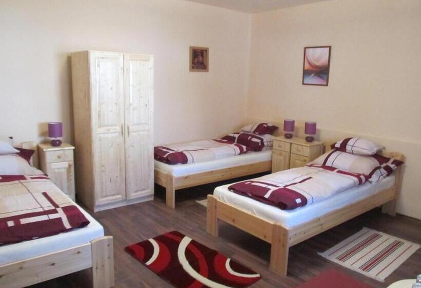 4인용 스탠다드 룸, Tavi Fészek Vendégház