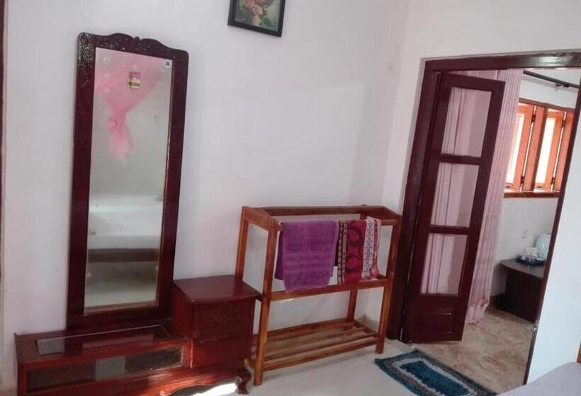 デラックスファミリールーム, The Rock Face