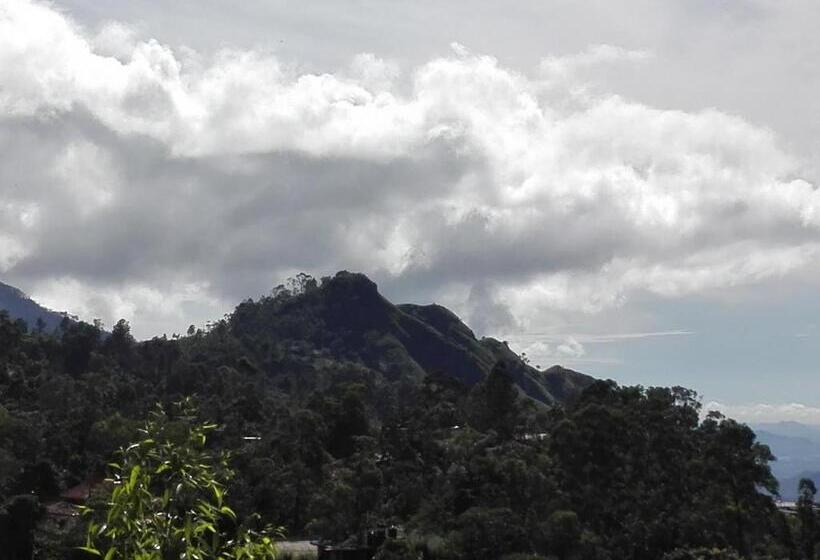 Quarto Estandar com Sacada, The Rock Face