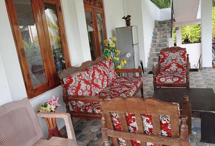 バルコニー付きスタンダードルーム, The Rock Face