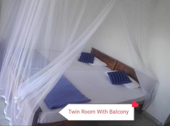 バルコニー付きスタンダードルーム, The Rock Face