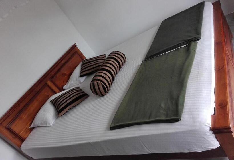 キングサイズベッドのスーペリアルーム, The Rock Face