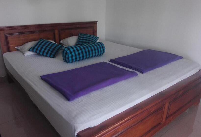 キングサイズベッドのスーペリアルーム, The Rock Face