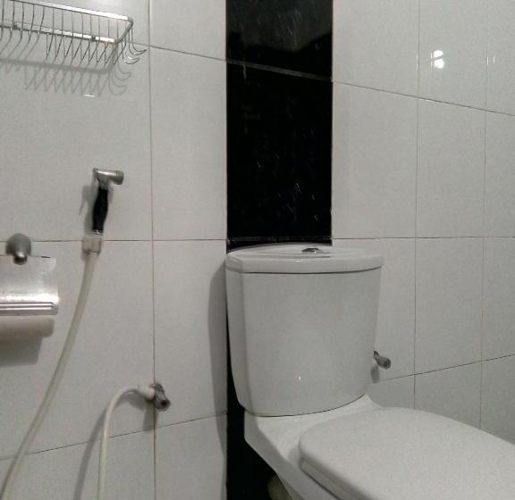 デラックスファミリールーム, The Rock Face