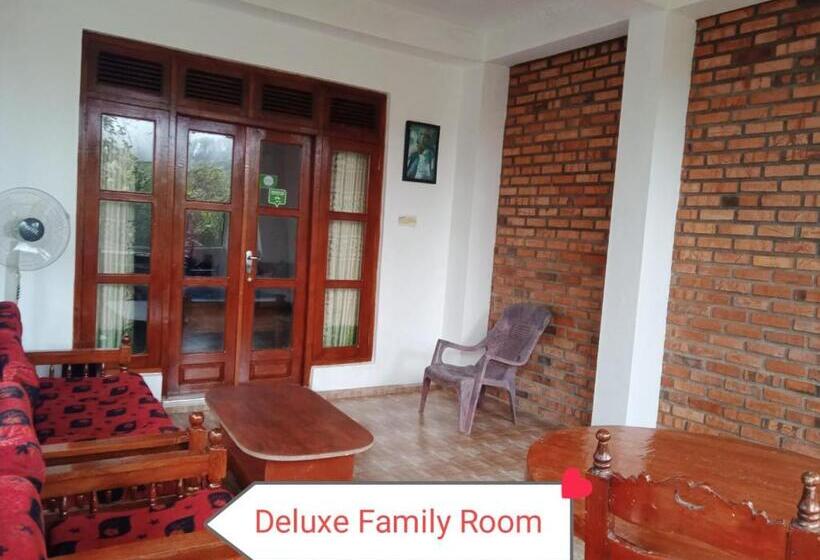 Quarto Familiar Deluxe, The Rock Face