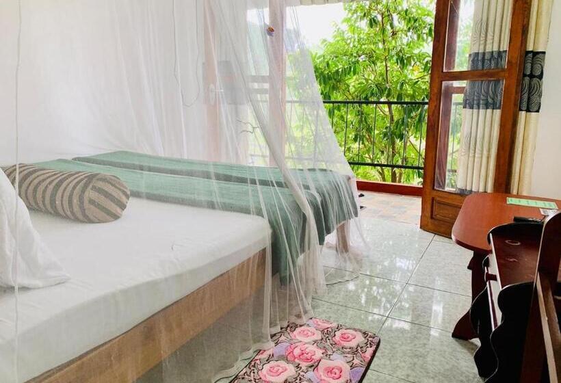 マウンテンビュースタンダードルーム, The Rock Face