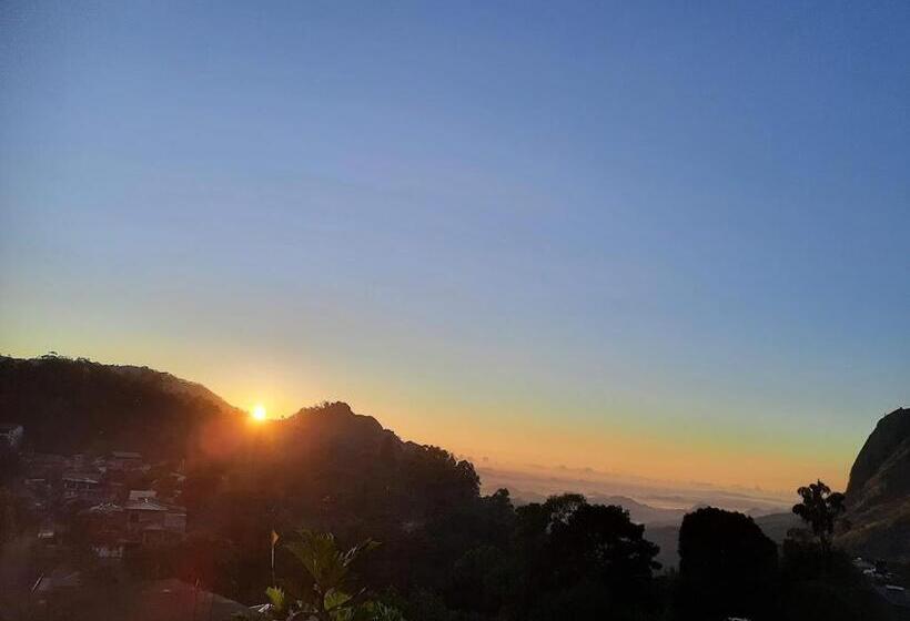 マウンテンビュースタンダードルーム, The Rock Face