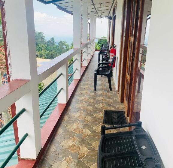 キングサイズベッドのスーペリアルーム, The Rock Face