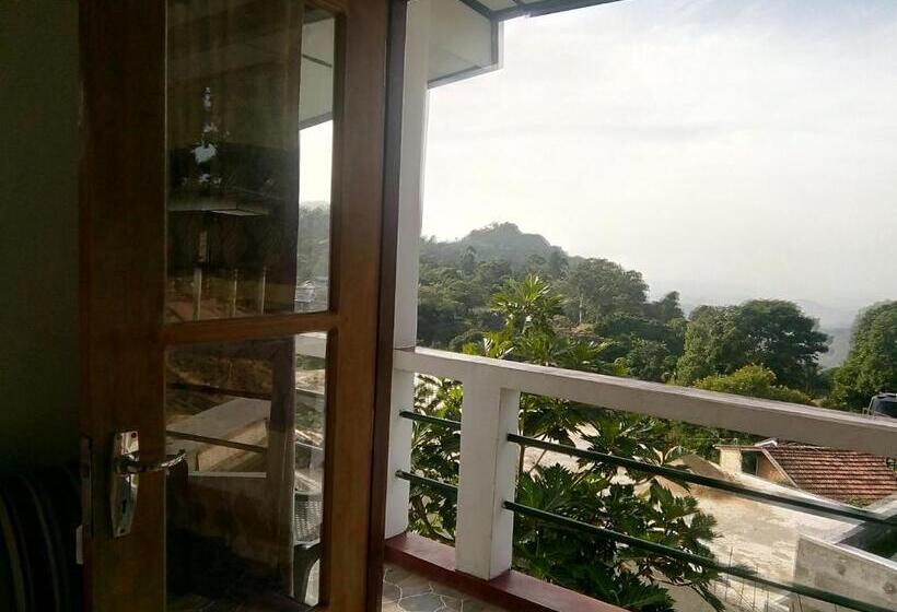 景色の見えるデラックスルーム, The Rock Face