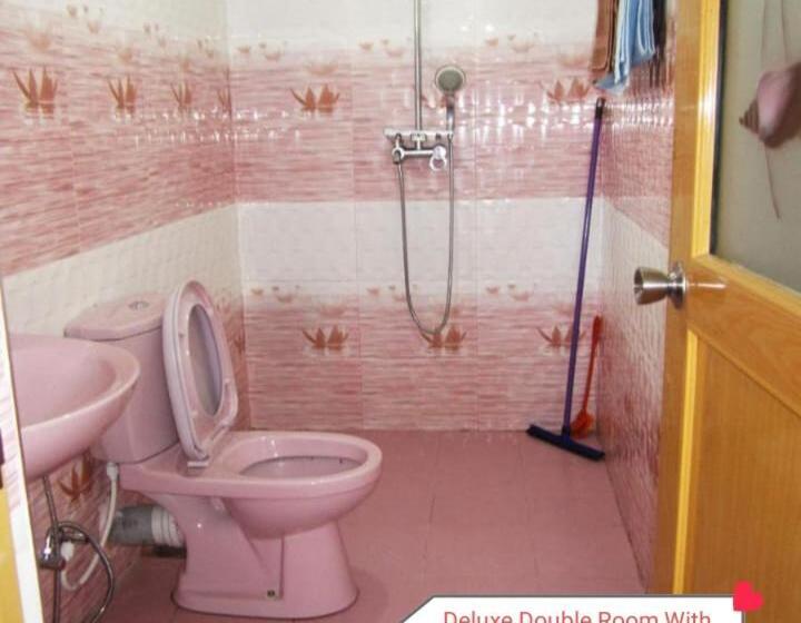 景色の見えるデラックスルーム, The Rock Face