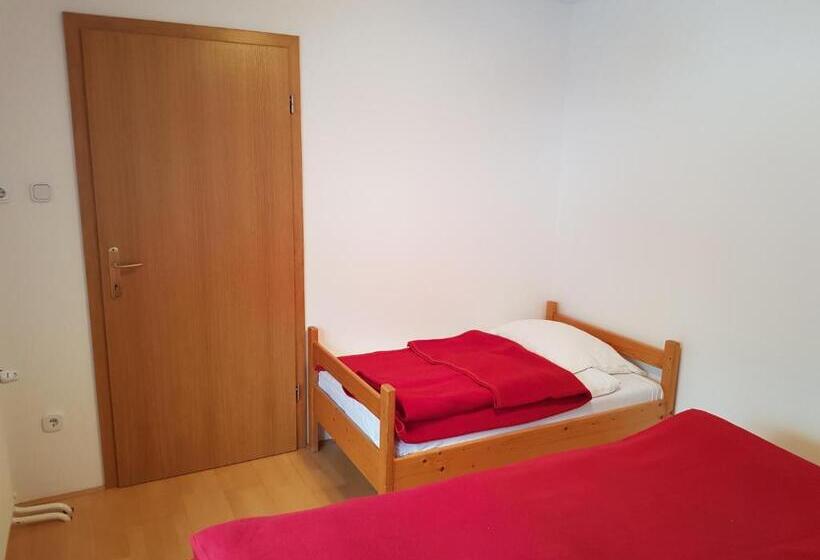 اتاق خانوادگی با چشمانداز کوه, Penzion Pr' Betel