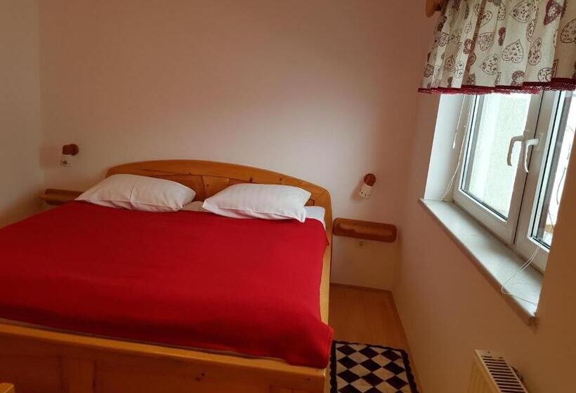 اتاق خانوادگی با چشمانداز کوه, Penzion Pr' Betel