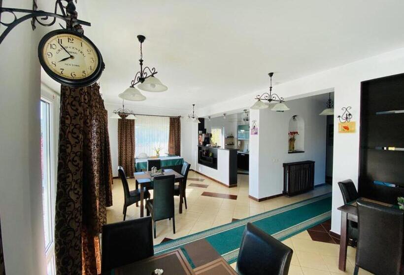 וילה בת חדר שינה 1, Vila Old Cars